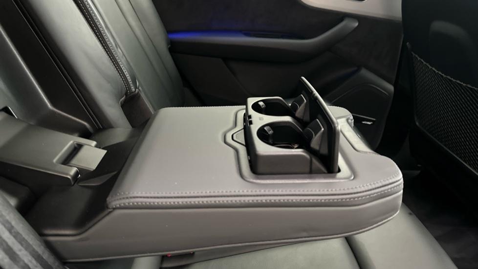 Rear Armrest/ Cup Holder