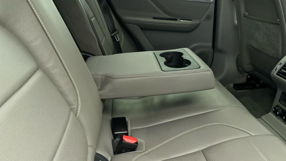 Rear Armrest/ Cup Holder