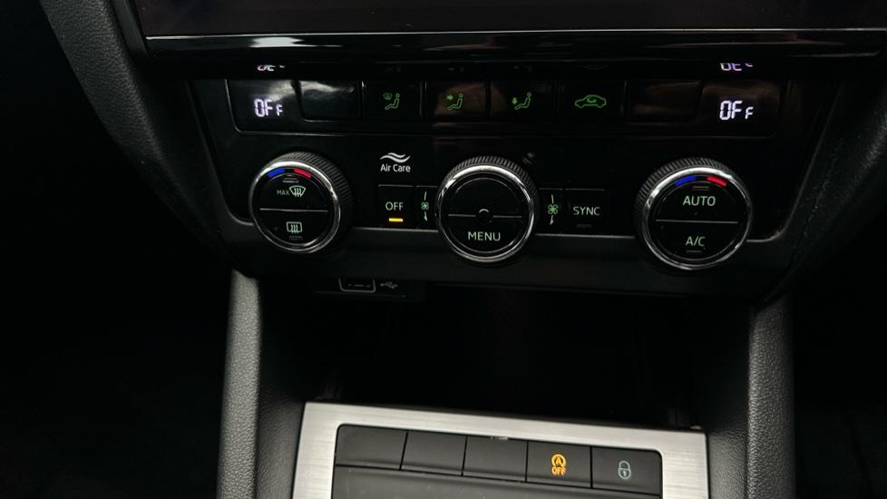 Air Conditioning /Dual Climate Control 