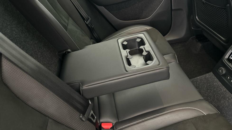 Rear Armrest/ Cup Holder