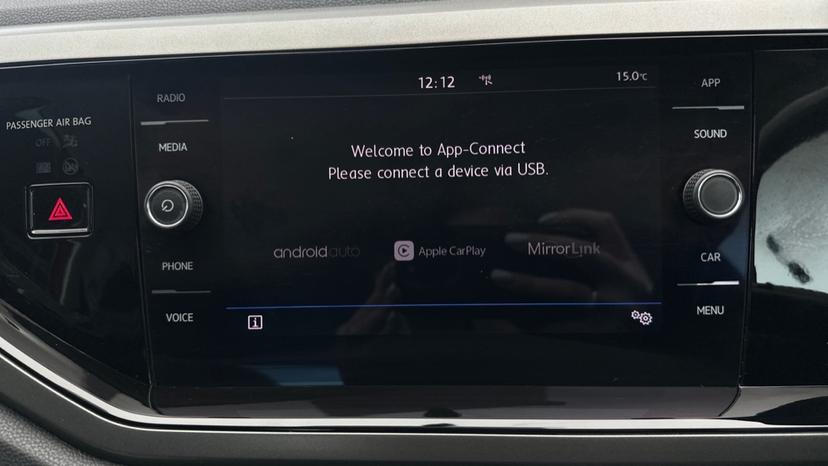 Apple CarPlay/Android Auto 