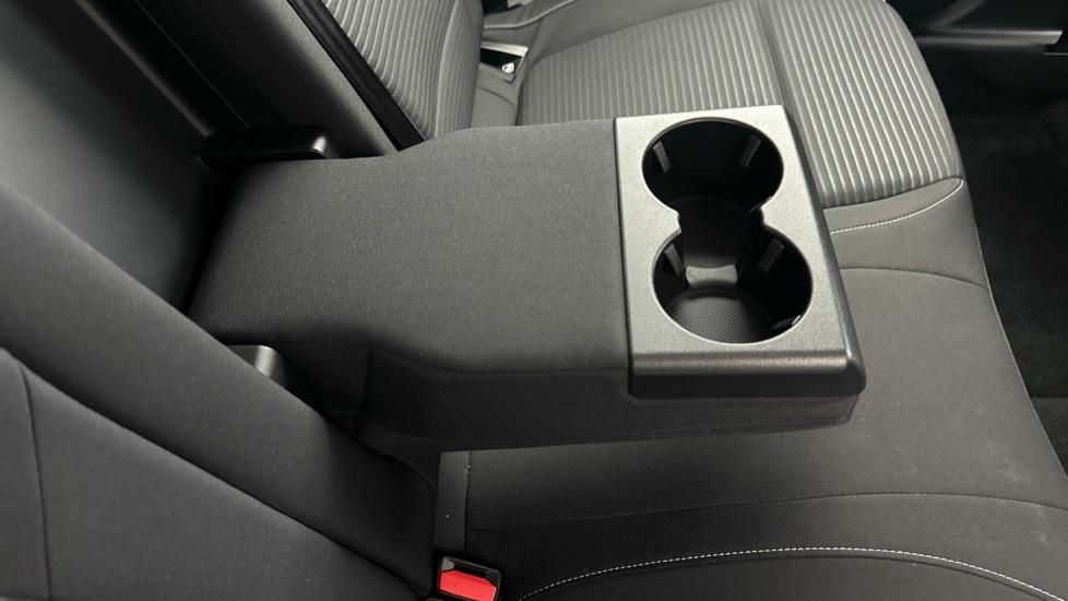 Rear Armrest/ Cup Holder