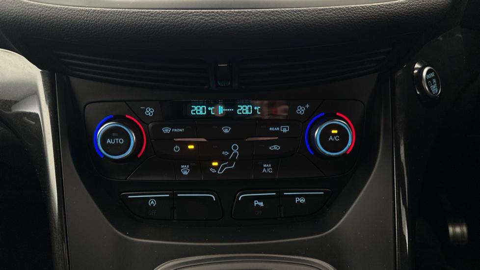 Air Conditioning / Dual Climate Control / Auto Stop/Start 