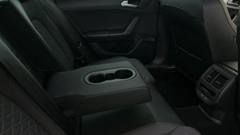 Rear Armrest/ Cup Holder