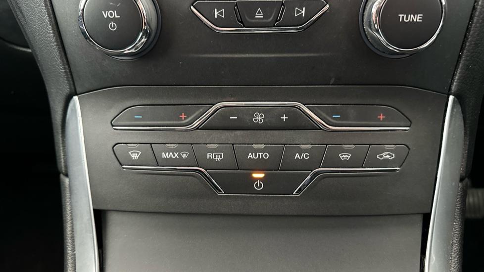 Air Conditioning /Dual Climate Control 