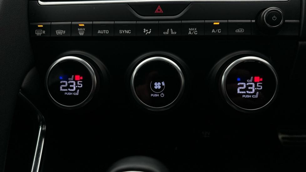 Air Conditioning /Dual Climate Control /Heated Seats 