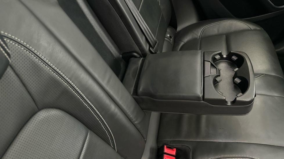 Rear Armrest/ Cup Holder