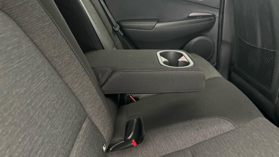 Rear Armrest/ Cup Holder