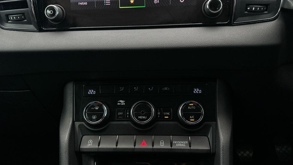 Air Conditioning / Dual Climate Control / Auto Stop/Start 