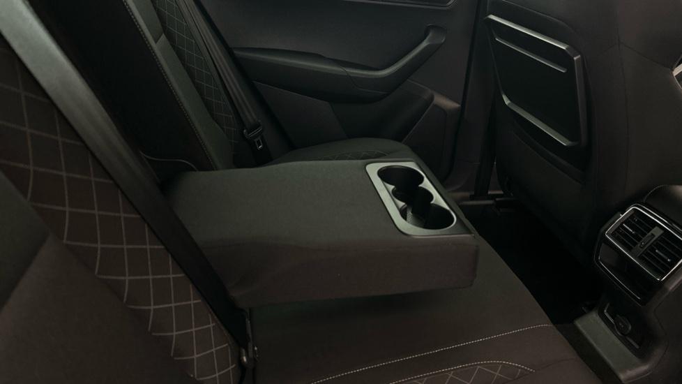 Rear Armrest/ Cup Holder