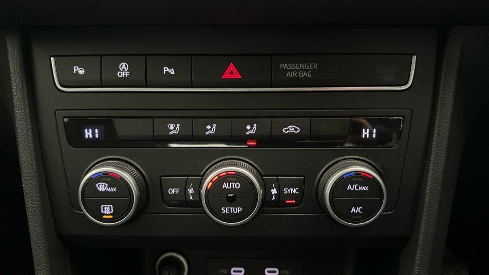 Dual Climate Control  / Air Conditioning 