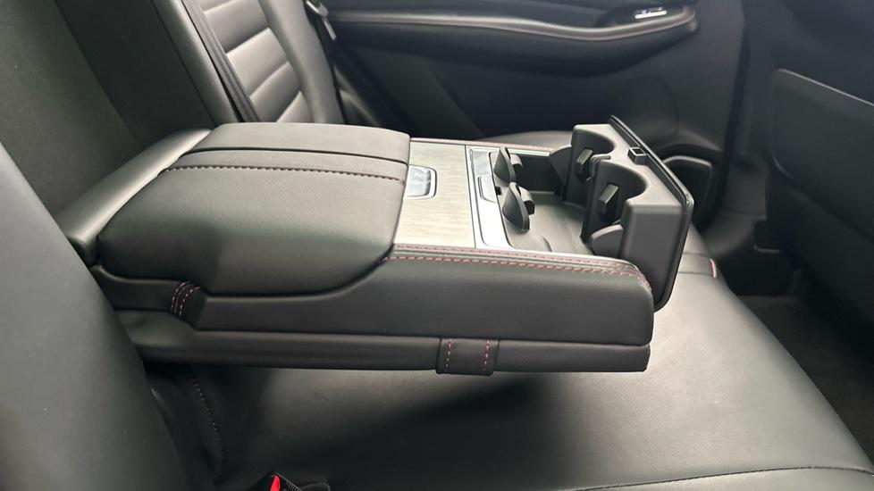 Rear Armrest/ Cup Holder