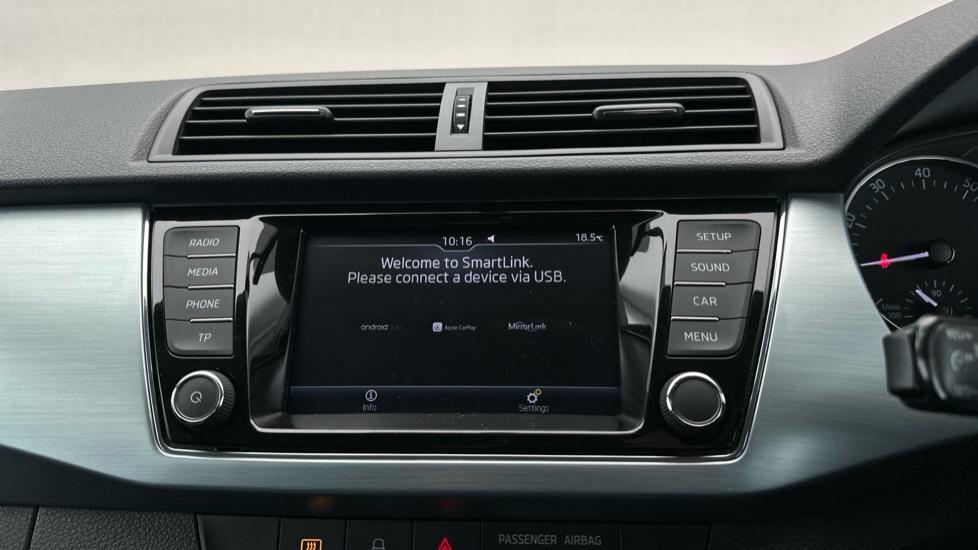 Apple Car Play & Android Auto