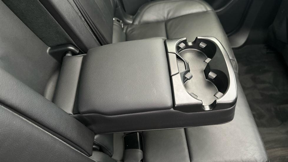 Rear Armrest/ Cup Holder