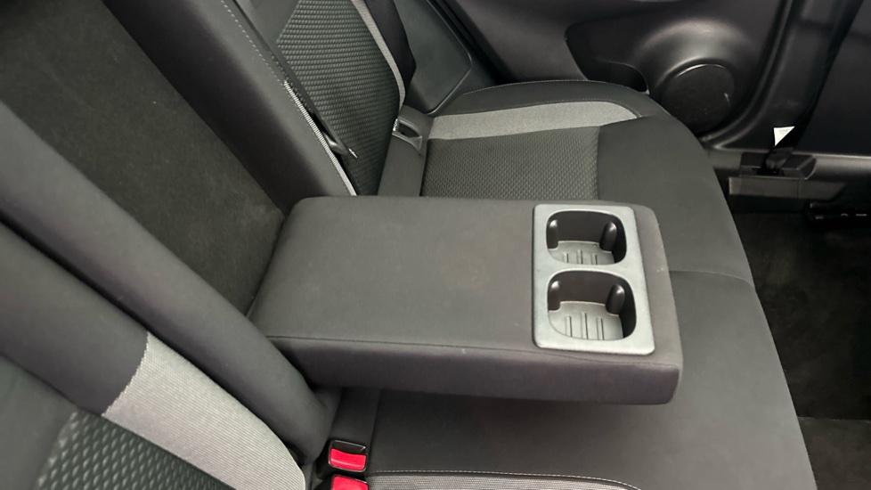 Rear Armrest/ Cup Holder