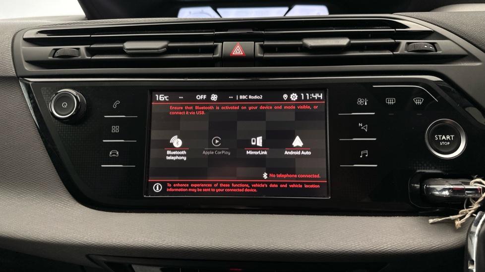 Bluetooth / Apple CarPlay / Android Auto 