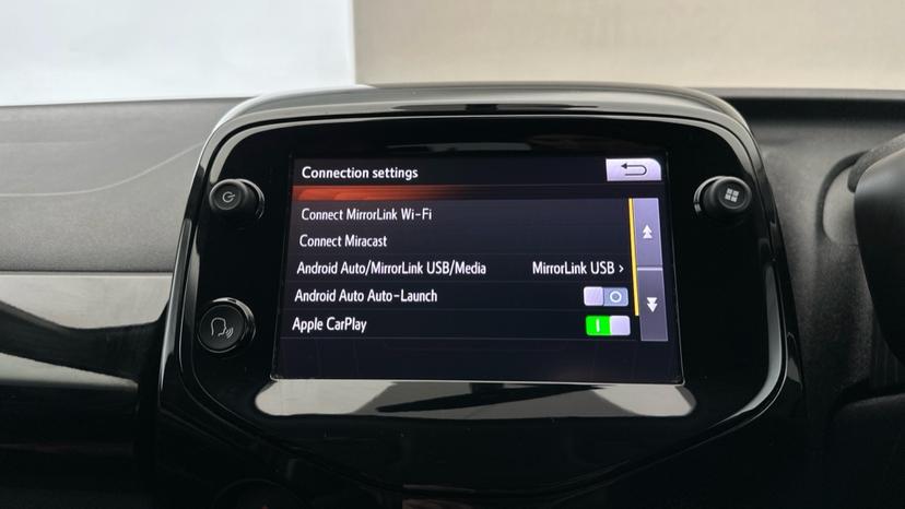 Apple CarPlay / Android Auto 