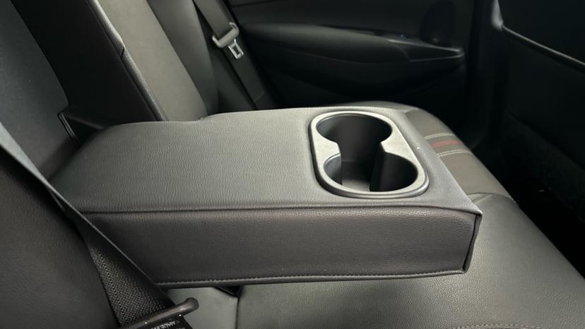 Rear Armrest/ Cup Holder