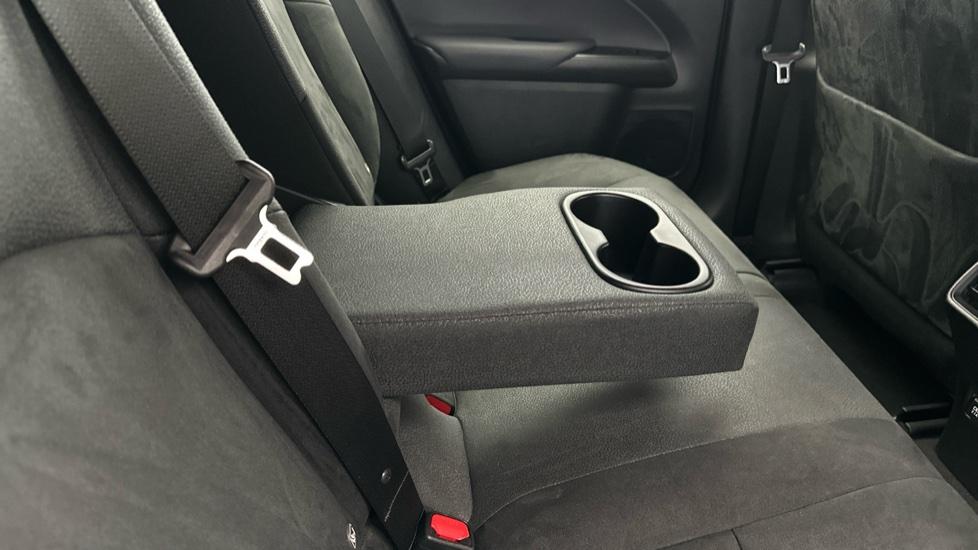 Rear Armrest/ Cup Holder