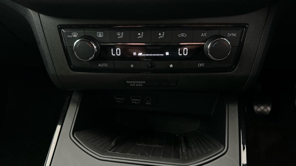 Dual Climate Control / Air Conditioning 