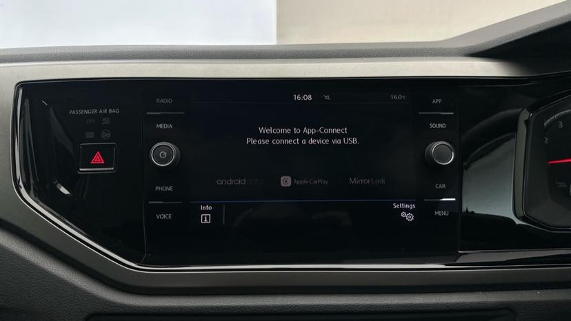 Apple Car Play & Android Auto