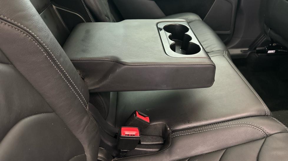 Rear Armrest/ Cup Holder