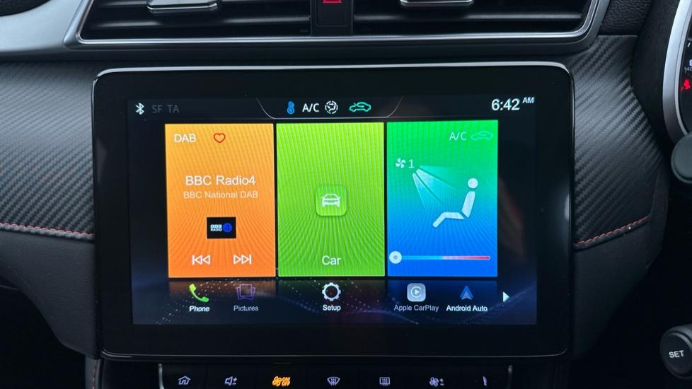 Apple CarPlay / Android Auto 