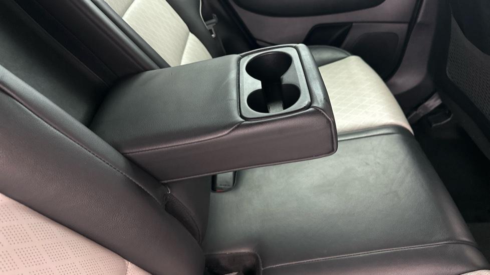 Rear Armrest/ Cup Holder