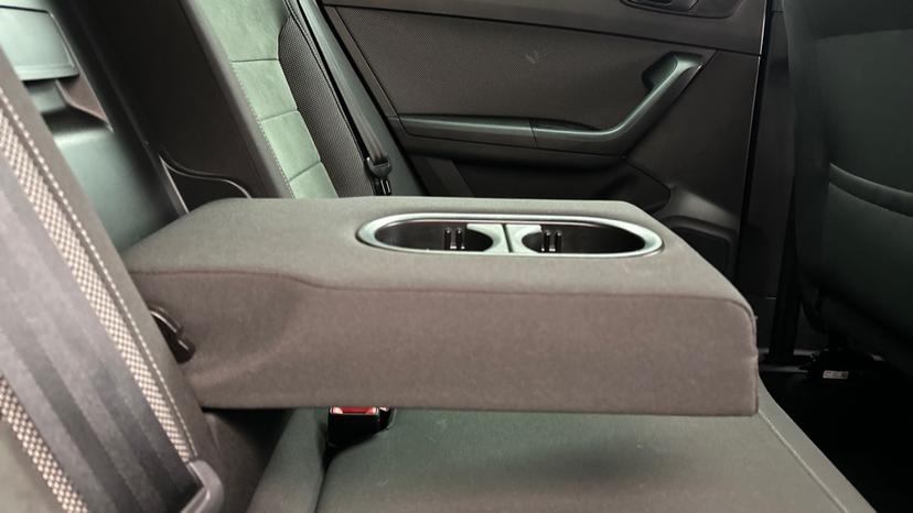 Rear Armrest/ Cup Holder