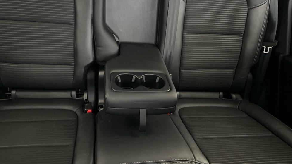 Rear Armrest/ Cup Holder