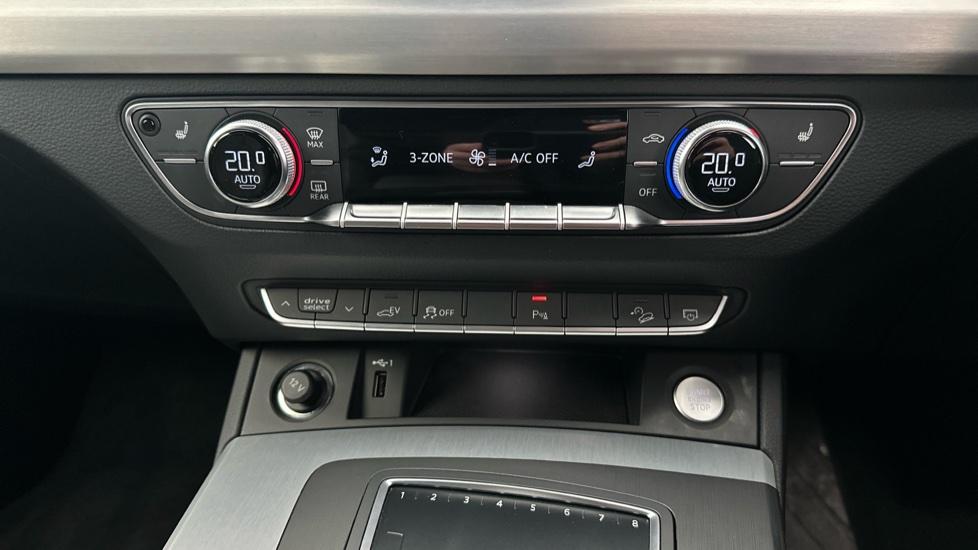 Dual Climate Control / Air Conditioning / Heated Seats 