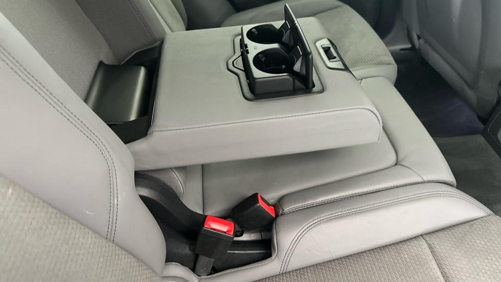 Rear Armrest/ Cup Holder