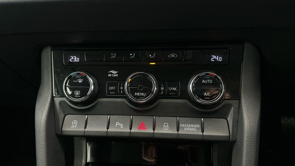 Air Conditioning / Dual Climate Control / Auto Stop/Start 