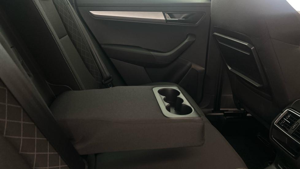 Rear Armrest/ Cup Holder