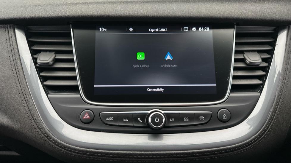 Apple Car Play & Android Auto