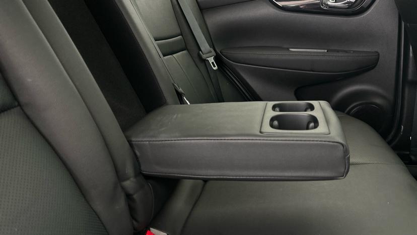 Rear Armrest/ Cup Holder