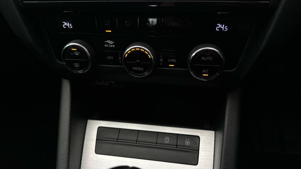 Auto Stop/Start/Air Conditioning /Dual Climate Control 