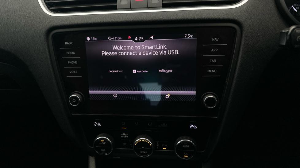 Apple Car Play & Android Auto