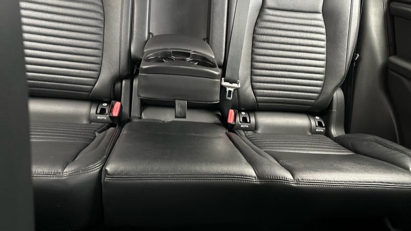 Rear Armrest/ Cup Holder