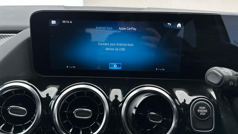 Apple Car Play & Android Auto