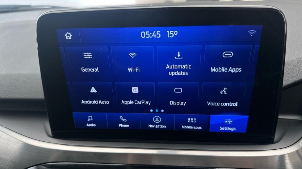 Apple Car Play & Android Auto