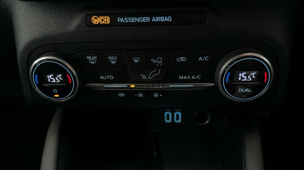 Air Conditioning /Dual Climate Control 