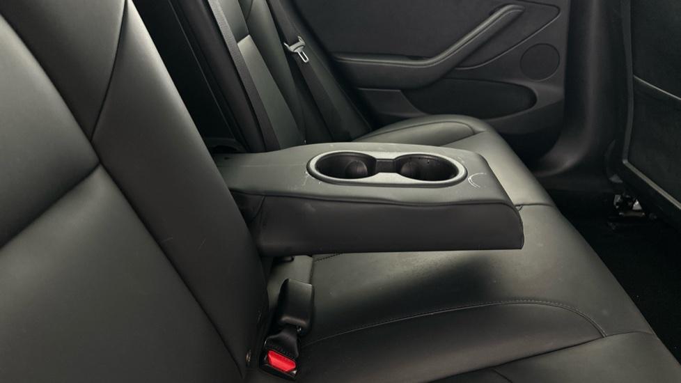 Rear Armrest/ Cup Holder