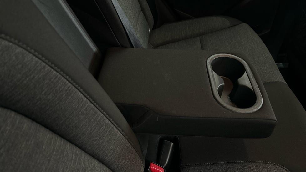 Rear Armrest/ Cup Holder