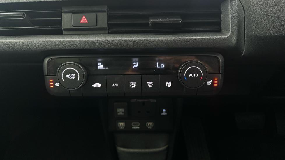 Air Conditioning /Heated Seats 