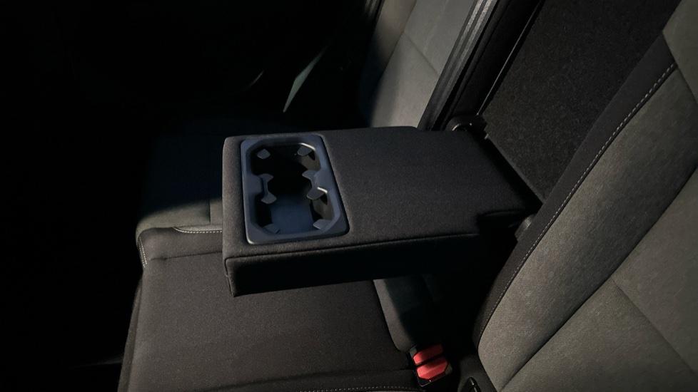 Rear Armrest/ Cup Holder