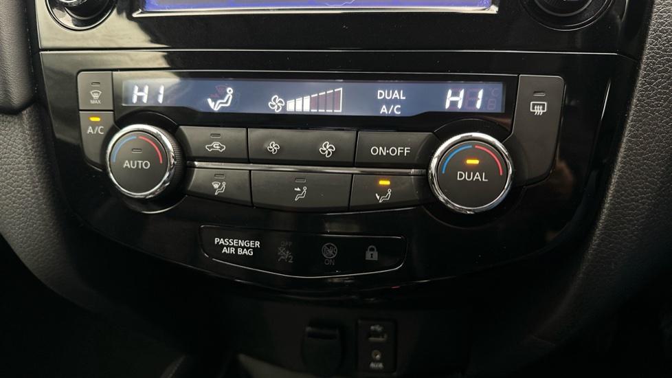 Dual Climate Control  / Air Conditioning 