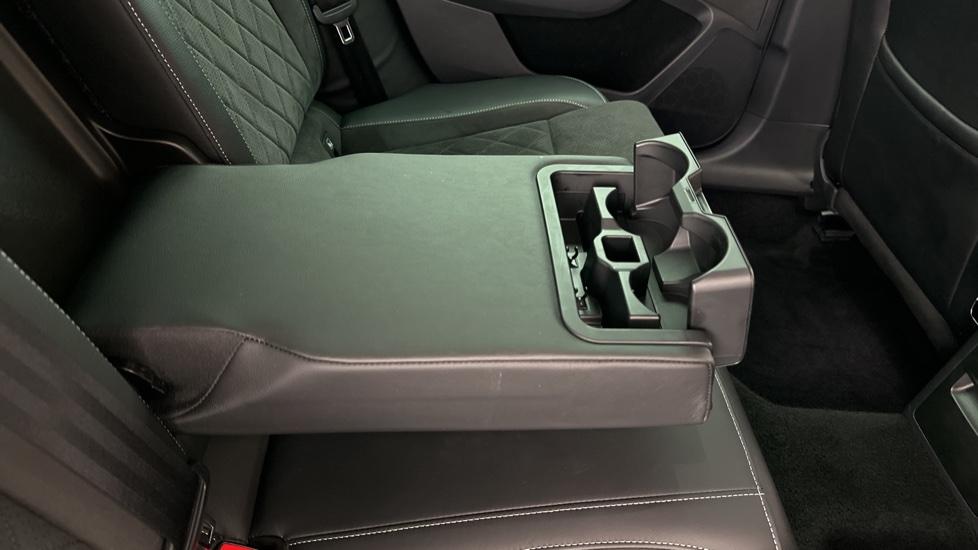 Rear Armrest/ Cup Holder