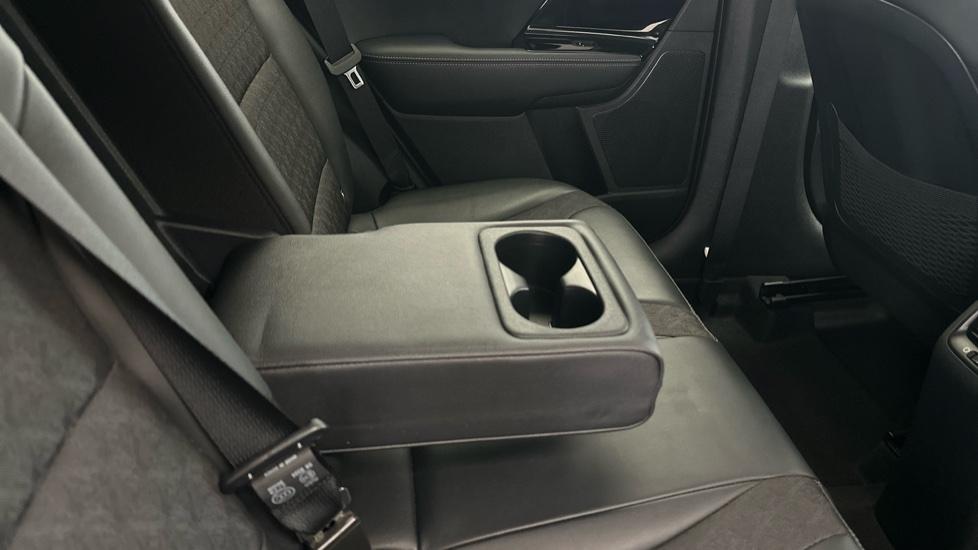 Rear Armrest/ Cup Holder