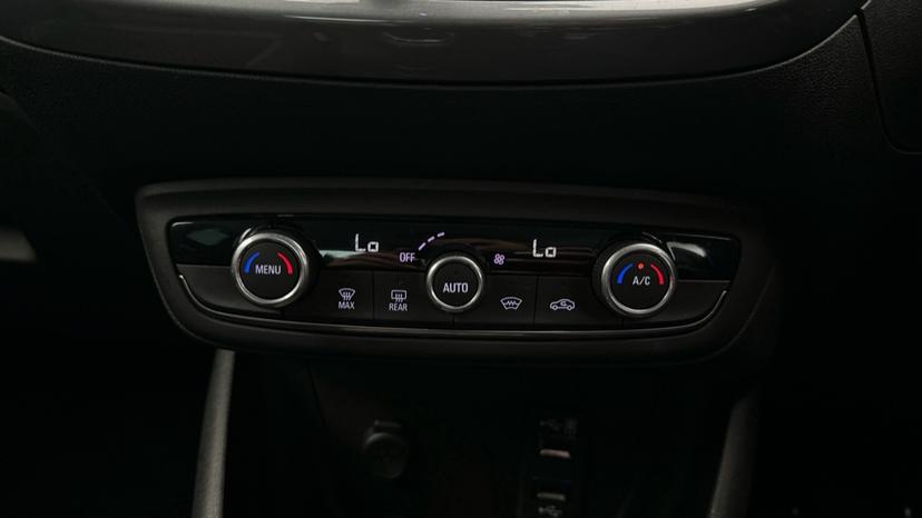 Air Conditioning /Dual Climate Control 